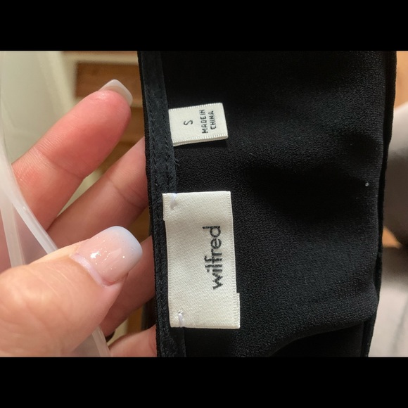 Aritzia Wilfred black blouse - Picture 4 of 4